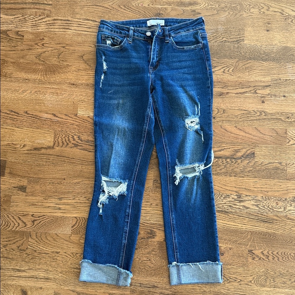 Trendy Distressed Ankle Jeans in Classic Blue